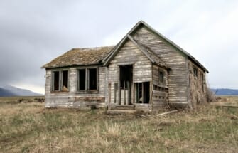 Kas lagunev maja enne kinnistu müüki lammutada või mitte?